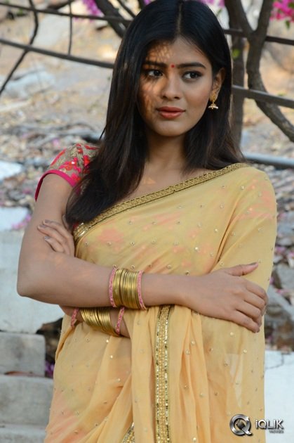 Hebah-Patel-at-Nenu-Naa-Boy-Friends-Movie-Opening